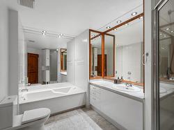 Ensuite bathroom - 