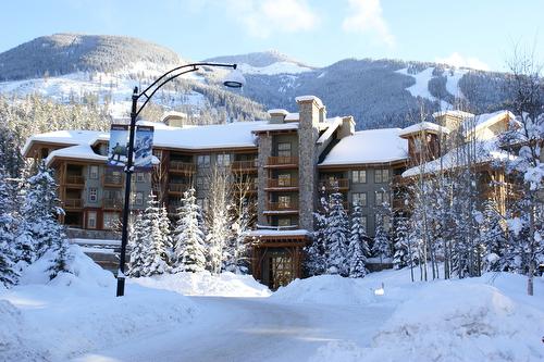 203-2090 Summit Drive, Panorama, BC - Outdoor