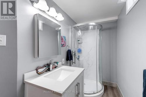 138 Sekura Crescent, Cambridge, ON - Indoor Photo Showing Bathroom