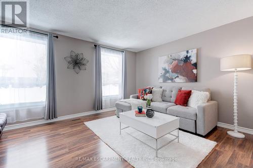 138 Sekura Crescent, Cambridge, ON - Indoor Photo Showing Living Room