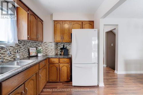 138 Sekura Crescent, Cambridge, ON - Indoor Photo Showing Kitchen With Double Sink