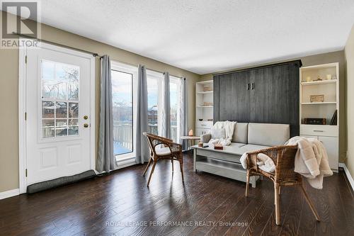 Beautiful bright living room - 222 Huntridge, Ottawa, ON - Indoor Photo Showing Living Room