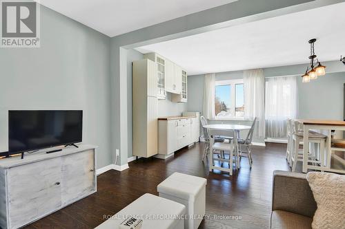 222 Huntridge, Ottawa, ON - Indoor Photo Showing Living Room