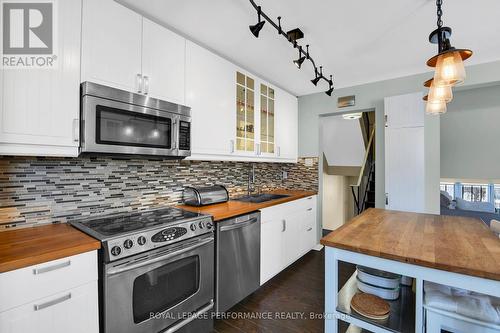 222 Huntridge, Ottawa, ON - Indoor Photo Showing Kitchen With Stainless Steel Kitchen With Double Sink With Upgraded Kitchen