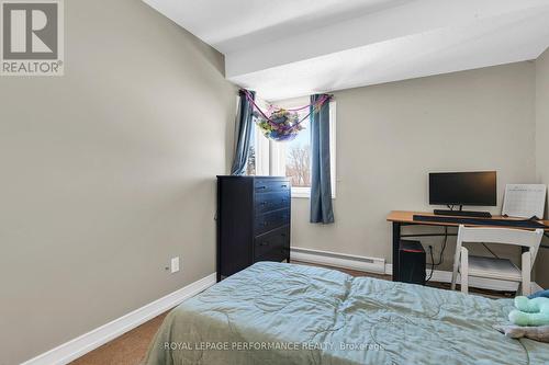 222 Huntridge, Ottawa, ON - Indoor Photo Showing Bedroom