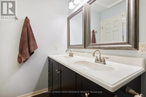 Double vanity and mirrors - 222 Huntridge, Ottawa, ON - Indoor Photo Showing Bathroom