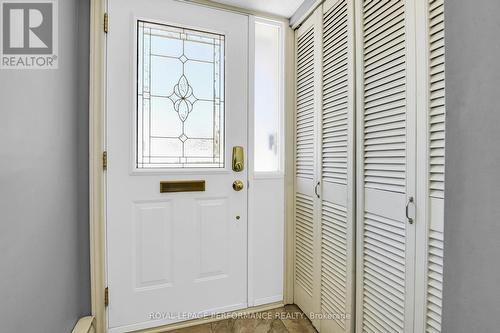 Inviting bright Foyer - 222 Huntridge, Ottawa, ON - Indoor Photo Showing Other Room