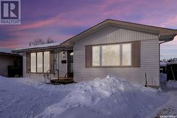 82 Aitken CRESCENT  Regina, SK S4R 5W7