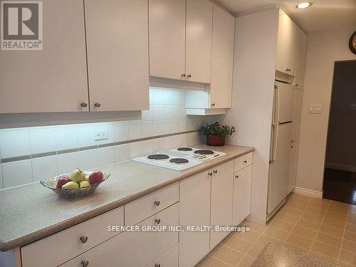 1856 Briarcrook Crescent, Mississauga, ON - Indoor Photo Showing Kitchen