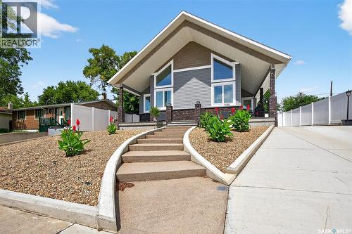1130 Stadacona Street W, Moose Jaw, SK - Outdoor