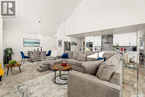 1130 Stadacona Street W, Moose Jaw, SK - Indoor Photo Showing Living Room