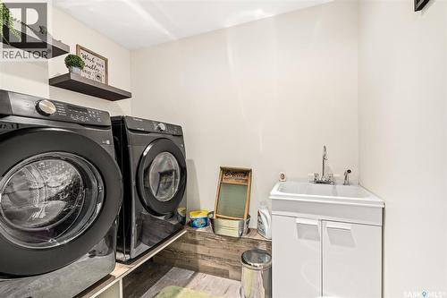 1130 Stadacona Street W, Moose Jaw, SK - Indoor Photo Showing Laundry Room