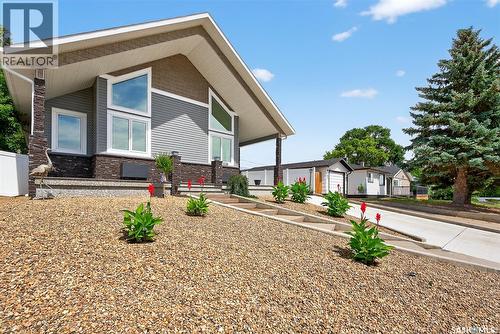 1130 Stadacona Street W, Moose Jaw, SK - Outdoor