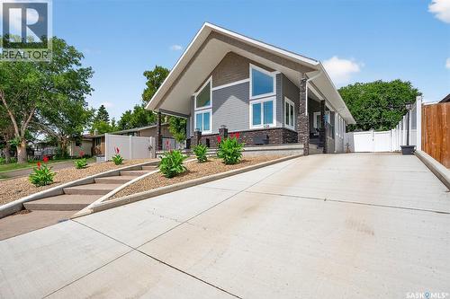 1130 Stadacona Street W, Moose Jaw, SK - Outdoor