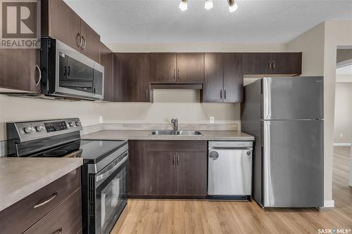 87 5642 Gordon Road, Regina, SK - Indoor Photo Showing Kitchen With Double Sink