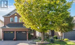 104 MEADOWCROFT CRESCENT  Ottawa, ON K1J 1H1