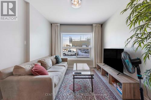 111 Melrose Avenue N, Hamilton, ON - Indoor Photo Showing Living Room