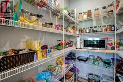 Walk-in Pantry - 