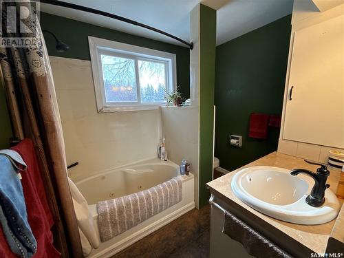 3133 11Th Street W, Saskatoon, SK - Indoor Photo Showing Bathroom