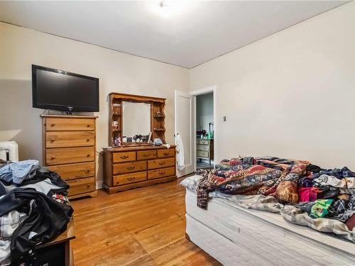 1612 Quadra St, Victoria, BC - Indoor Photo Showing Bedroom