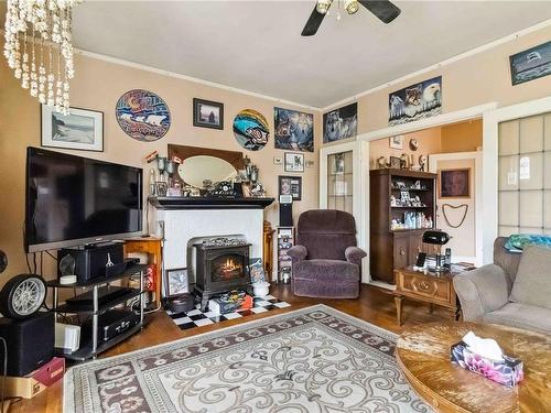 1612 Quadra St, Victoria, BC - Indoor Photo Showing Living Room With Fireplace