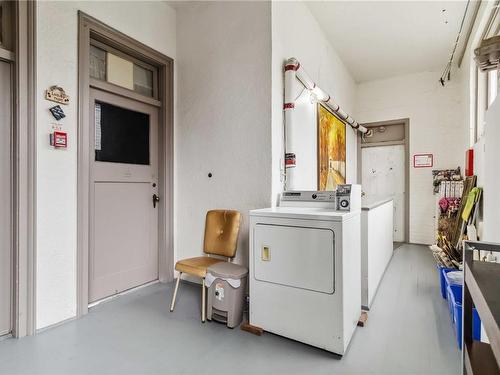 1612 Quadra St, Victoria, BC - Indoor Photo Showing Laundry Room