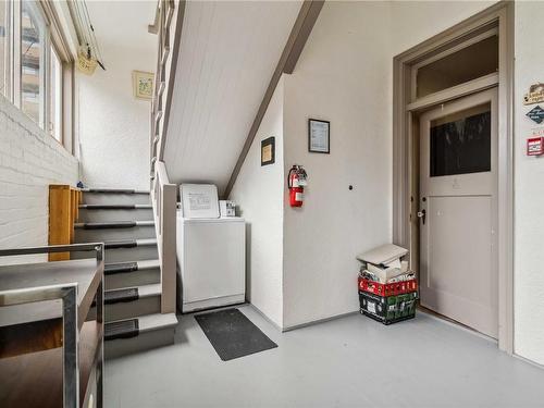 1612 Quadra St, Victoria, BC - Indoor Photo Showing Laundry Room