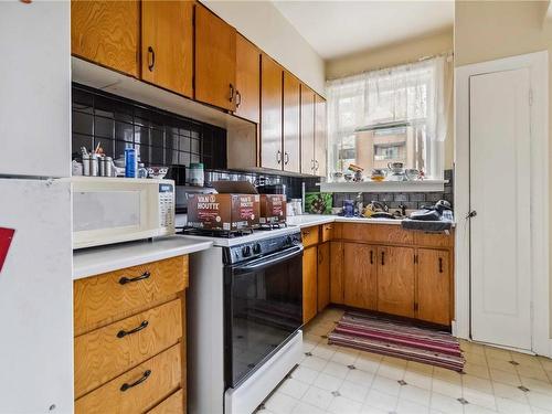 1612 Quadra St, Victoria, BC - Indoor Photo Showing Kitchen