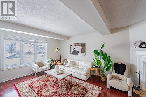 1914 Russell Road, Ottawa, ON - Indoor Photo Showing Living Room