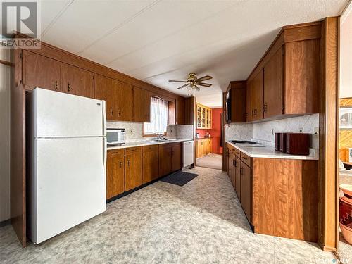 201 - 203 4Th Avenue, Climax, SK - Indoor Photo Showing Kitchen
