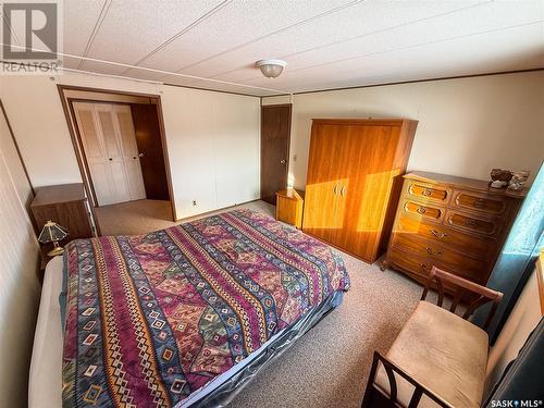 201 - 203 4Th Avenue, Climax, SK - Indoor Photo Showing Bedroom