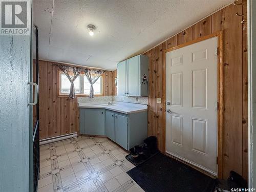 201 - 203 4Th Avenue, Climax, SK - Indoor Photo Showing Other Room