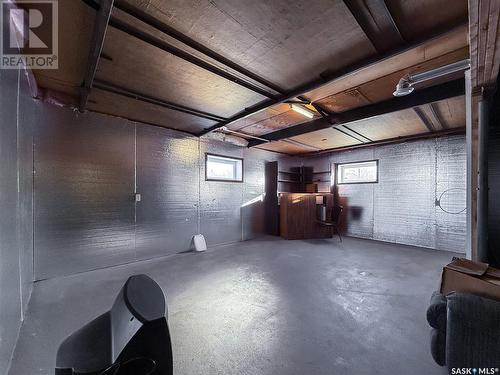 201 - 203 4Th Avenue, Climax, SK - Indoor Photo Showing Garage