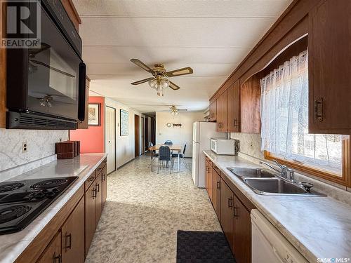 201 - 203 4Th Avenue, Climax, SK - Indoor Photo Showing Kitchen With Double Sink
