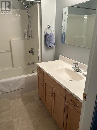 6805 Cottonwood Drive Unit# 408, Osoyoos, BC - Indoor Photo Showing Bathroom