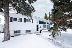 10 Athlone DR  Winnipeg, MB R3J 3K8