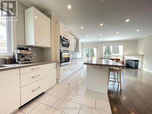 749 Village Green Boulevard, Mississauga, ON - Indoor Photo Showing Kitchen With Fireplace With Upgraded Kitchen