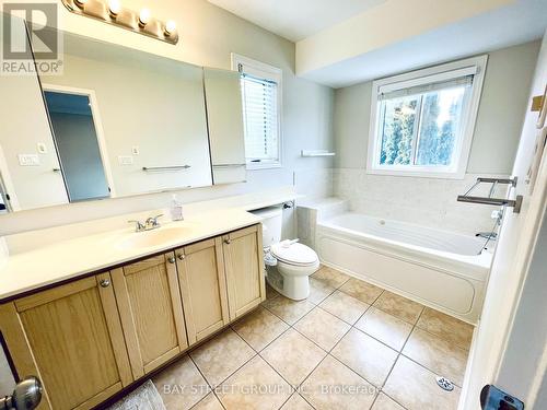 749 Village Green Boulevard, Mississauga, ON - Indoor Photo Showing Bathroom