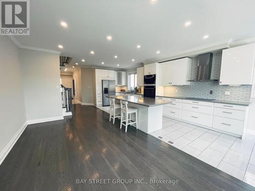 749 Village Green Boulevard, Mississauga, ON - Indoor Photo Showing Kitchen With Upgraded Kitchen