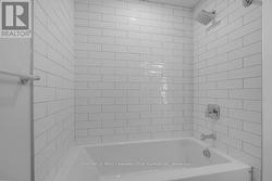 Main bath tub - 