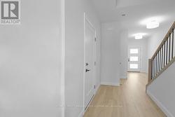 Large foyer - 