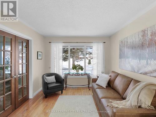 31 Sioux Court, London, ON - Indoor Photo Showing Living Room