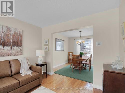 31 Sioux Court, London, ON - Indoor Photo Showing Living Room