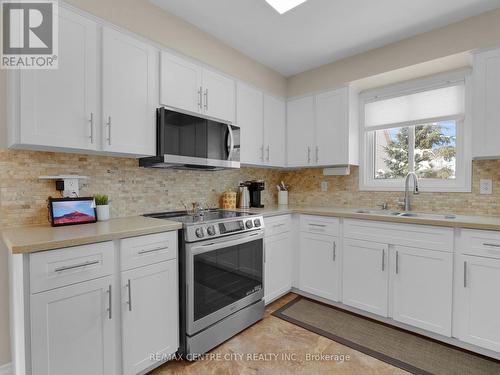 31 Sioux Court, London, ON - Indoor Photo Showing Kitchen With Double Sink