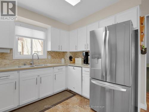 31 Sioux Court, London, ON - Indoor Photo Showing Kitchen With Double Sink