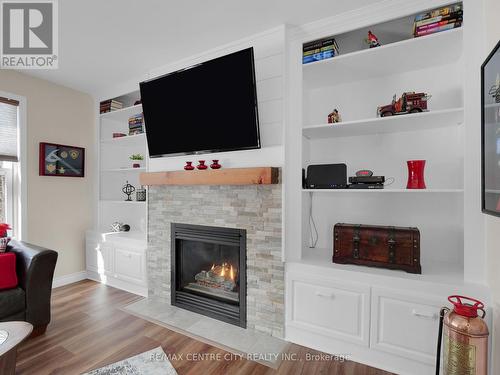 31 Sioux Court, London, ON - Indoor Photo Showing Living Room With Fireplace