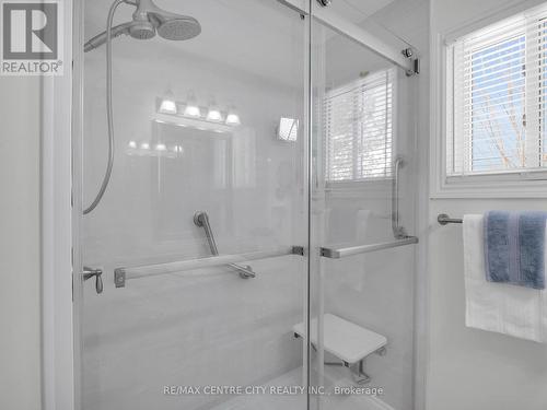 31 Sioux Court, London, ON - Indoor Photo Showing Bathroom