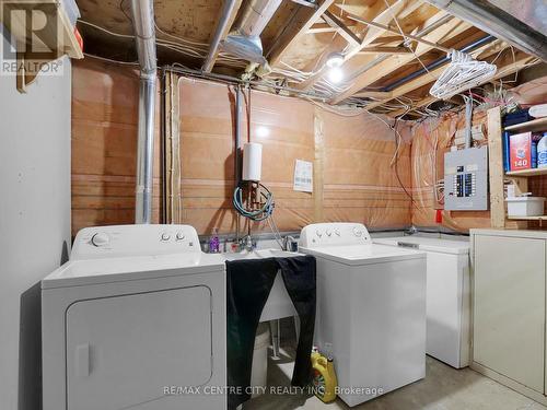 31 Sioux Court, London, ON - Indoor Photo Showing Laundry Room