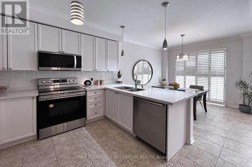 5429 Bestview Way, Mississauga, ON - Indoor Photo Showing Kitchen With Double Sink