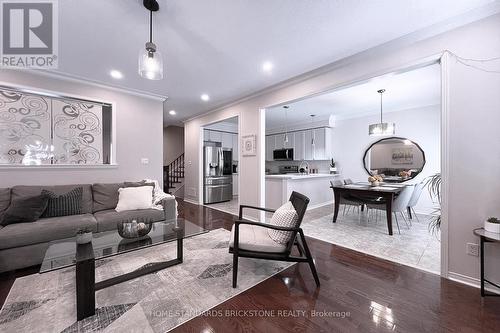 5429 Bestview Way, Mississauga, ON - Indoor Photo Showing Living Room